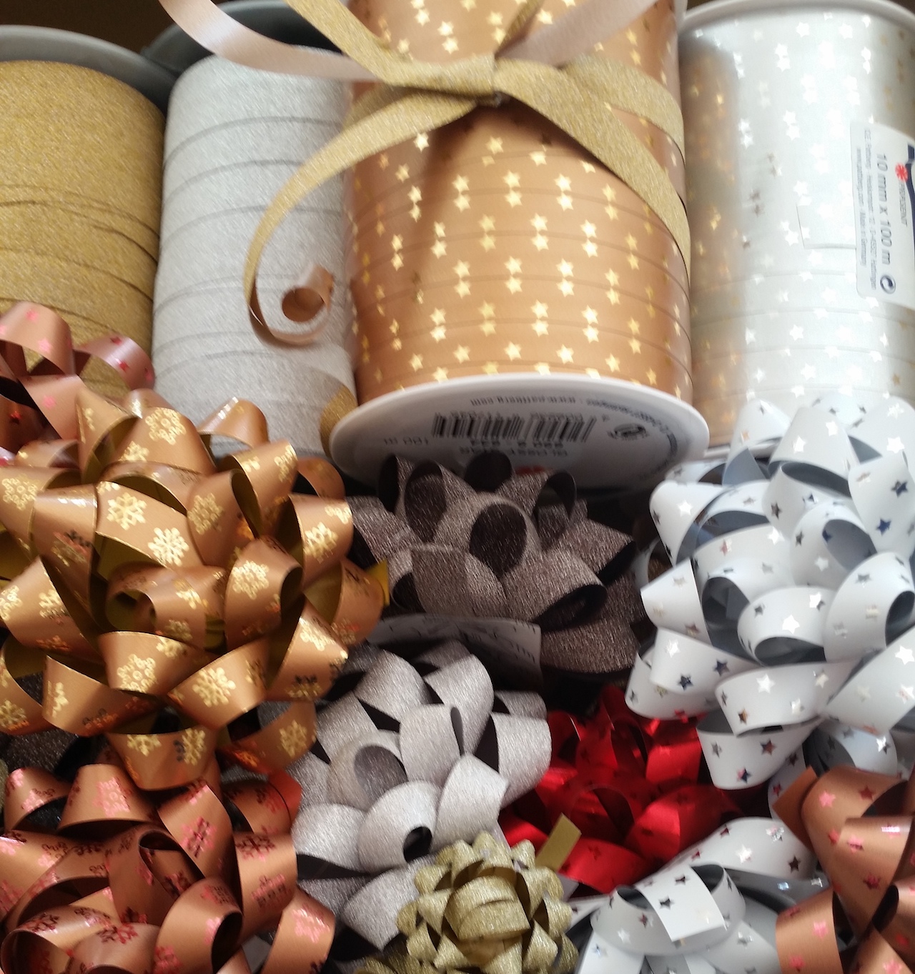 Windmill Distributors - Gift Wrap Rolls, Wrapping paper, Packaging ...